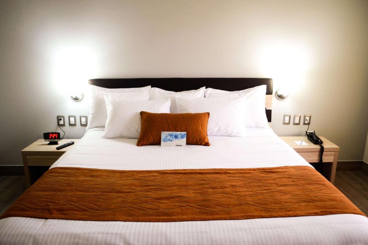 Comfort Inn Irapuato Exteriör bild